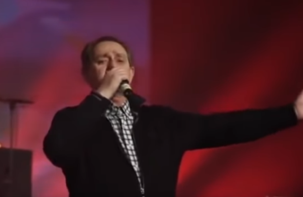 Folk pevač ukrao bakšiš na nastupu?! Krišom stavljao evre sebi u džep!