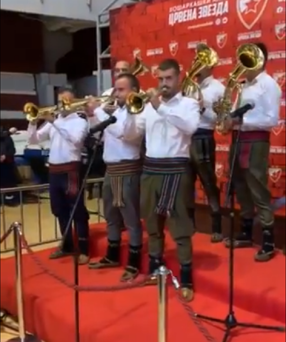 Srpskom trubom protiv veštica, vukodlaka i drakula, KRST preko tribina za sigurnu pobedu! (FOTO/VIDEO)