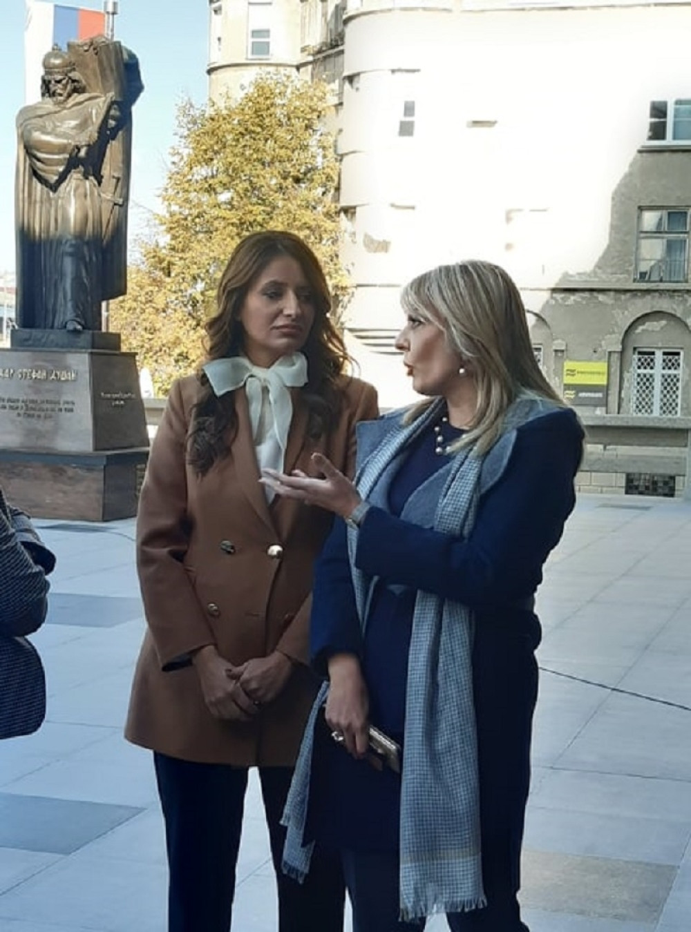 Nela Kuburović blista na otvaranju renovirane Palate pravde! Stomak se nazire ispod elegantne kombinacije (FOTO)