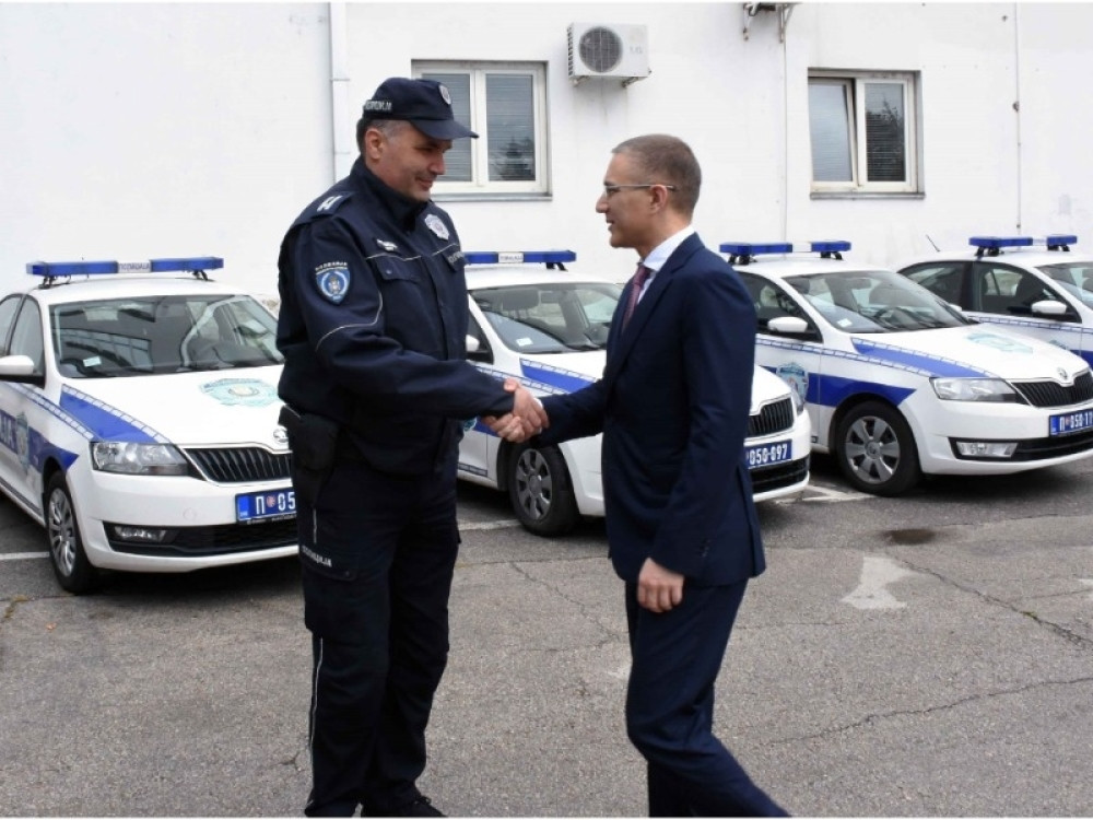 Stefanović: Svaki diler, svako ko poseduje drogu, mora za to i da odgovara!