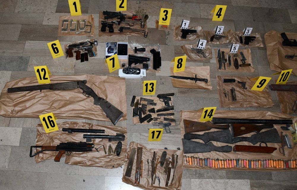 Policija u stanu muškarca (48) pronašla zabranjeno oružje, on se branio čudnim izgovorom! (FOTO)