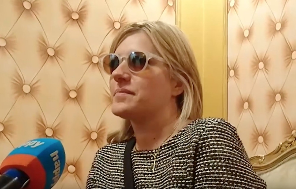 Jelena Golubović ponovo pokazala grudi! Skinula brushalter pred kamerama! (FOTO 18+)