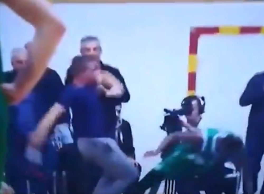 Skandal u ABA ligi, nasilničke scene - košarkaš mu uzvratio!  (VIDEO)