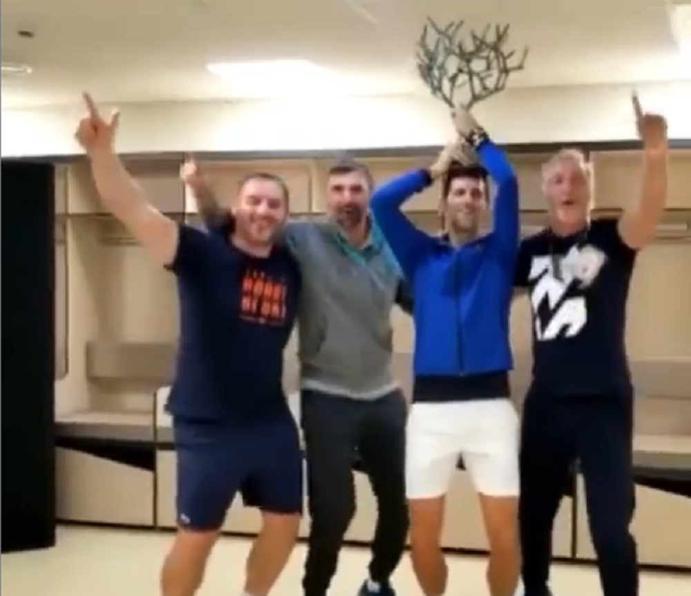 Đoković objavio snimak slavlja u Parizu - U zagrljaju Hrvata i Italijana zapevao ovu pesmu (VIDEO)