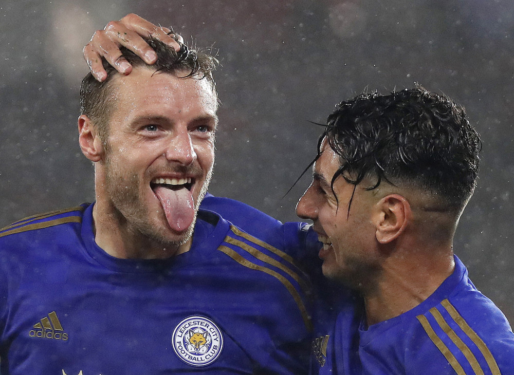 Engleska fudbalska zvezda u stilu "Jednostavnog života" - zaliva jagode u Guči papučama od 200 evra (FOTO)