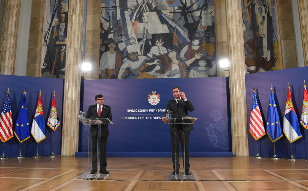 Kad je ugledao šta je okačeno na reveru Metju Palmera mogao je da kaže samo jedno! (FOTO)