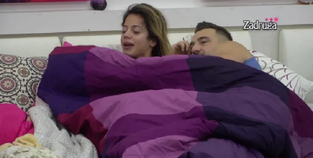Nije unutra ni 24 sata, a već joj se uvukao u krevet! Zadrugari dočekali jutro polu goli!