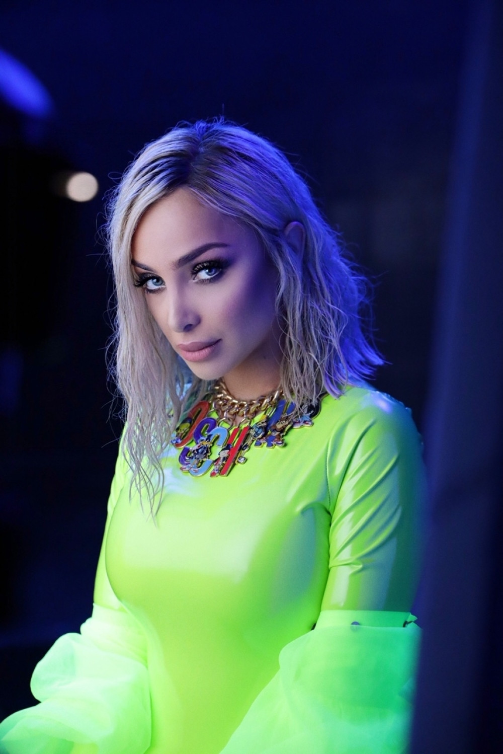 Ona je prava se*s bomba! Izbacila dva nova hita, a zbog ovoga je glavna tema svih medija!