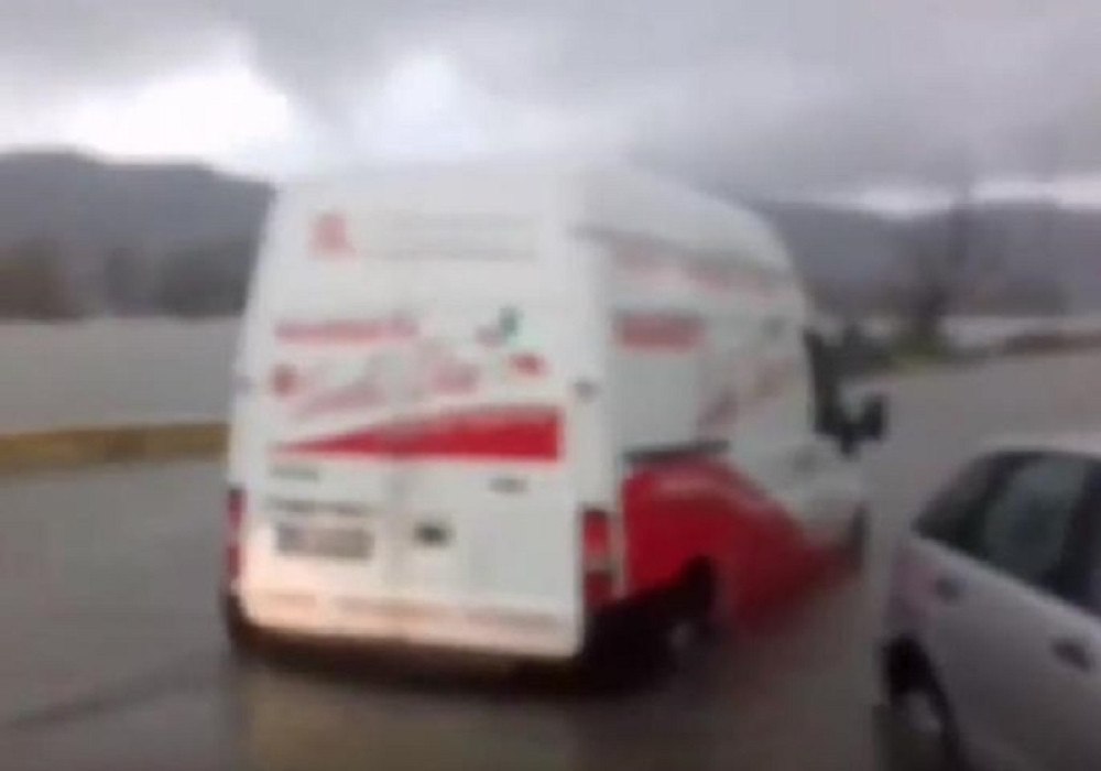 Vetar ruši stabla, saobraćaj obustavljen! Kiša napravila haos u Podgorici i Nikšiću! (VIDEO)