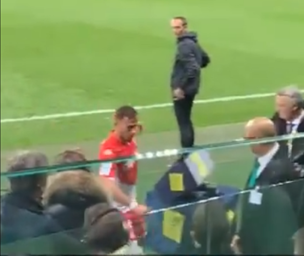 Dobio crveni karton pa bes iskalio na VAR-u (VIDEO)