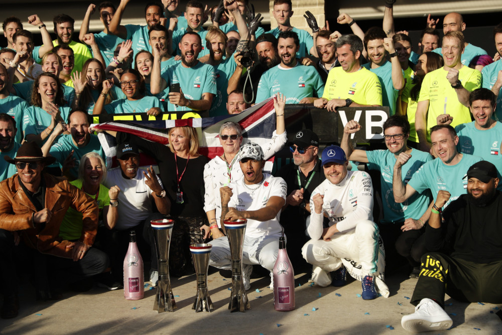 Otpustio oca, brat mu je teško bolsetan, a majka i maćeha nerazdvojne drugarice