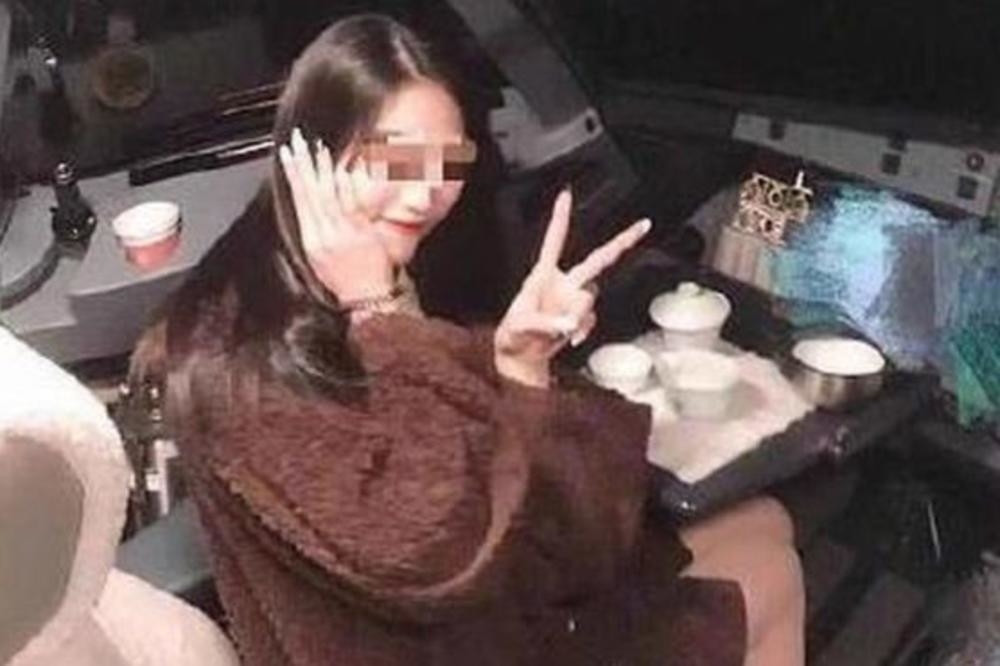 Devojka napravila haos zbog ove fotografije! Muškarac momentalno dobio otkaz! (FOTO)