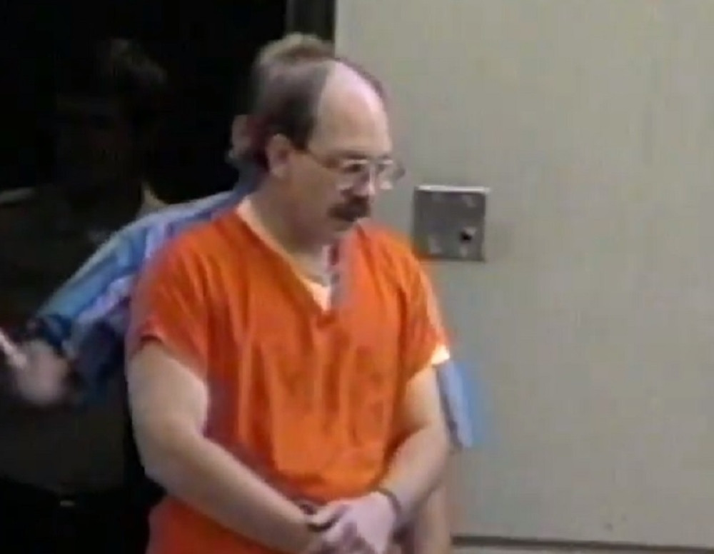 Izbo kolegu kad ga je uhvatio da krade u prodavnici krofni! Jedan detalj je posebno jeziv! (FOTO/ VIDEO)