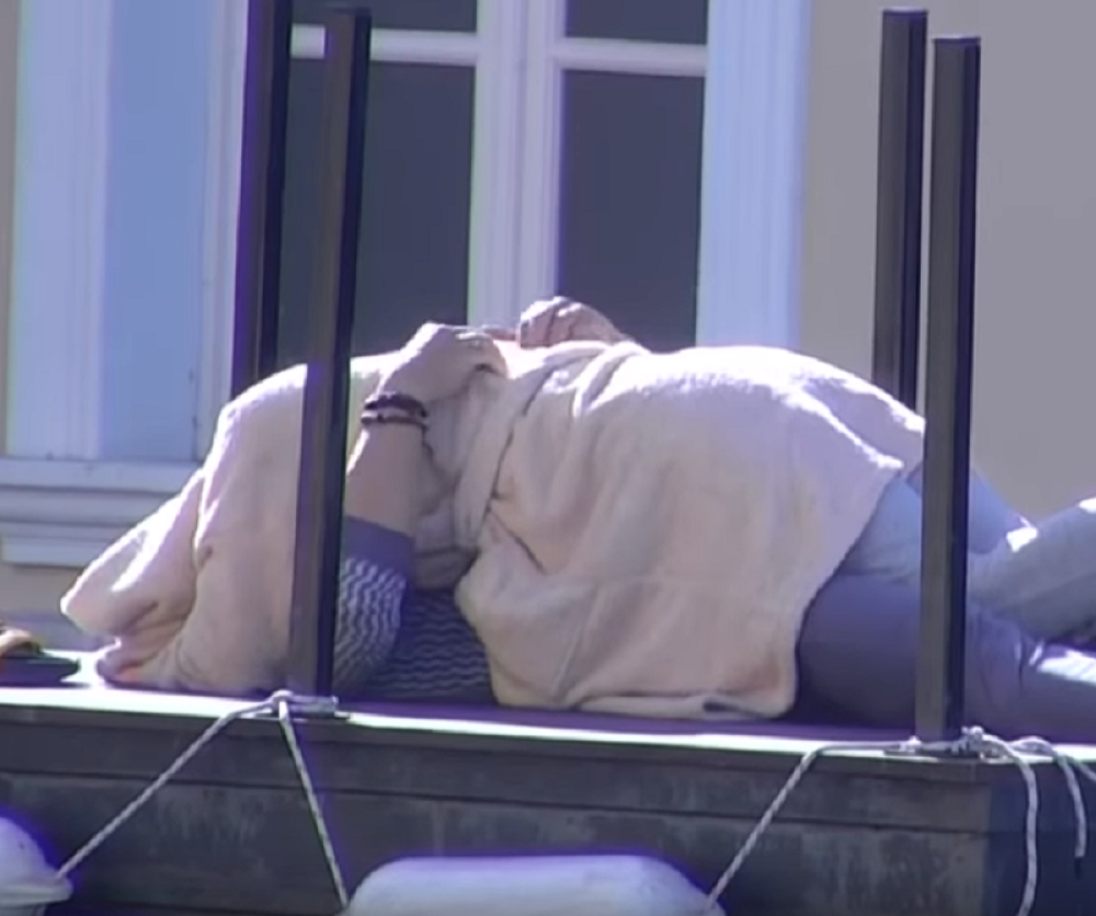 Vrela akcija usred bela dana! Dohvatili se, pa navalili! (VIDEO)