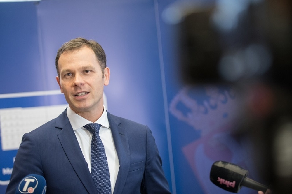 Prosečne plate od 500 evra smo ispunili, sada je na redu - 900