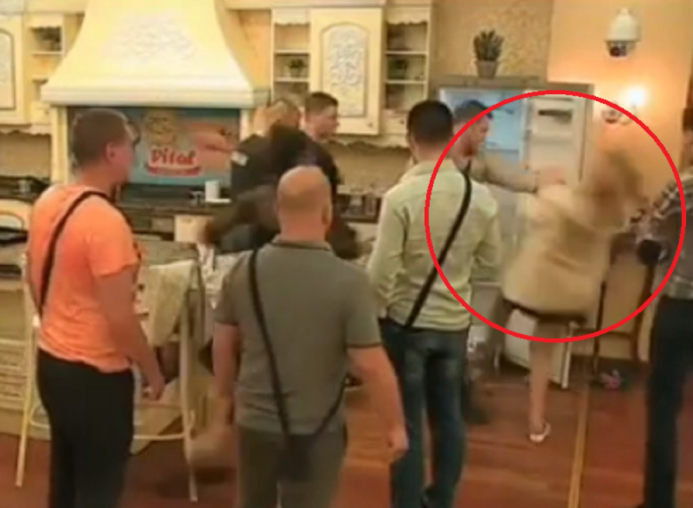 Nasrnuli na Jelenu Golubović, sastavili je sa zemljom! (VIDEO)