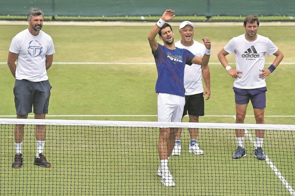 Đokovićev najbliži saradnik ne može domaćine Vimbldona očima da gleda, planira da maltretira Srbina