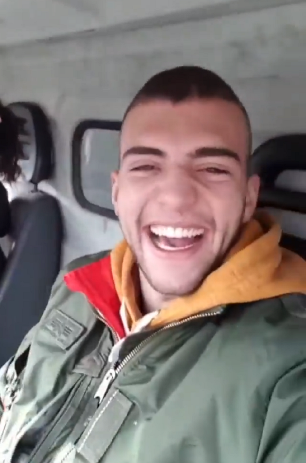 Urnebesan snimak! Bogdana kobijem provozala Veljka kroz rodno selo! (VIDEO)