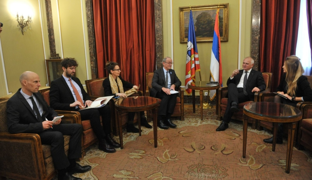 Vesić ugostio ambasadora Francuske u Srbiji Žan-Jula Falkonija (FOTO)