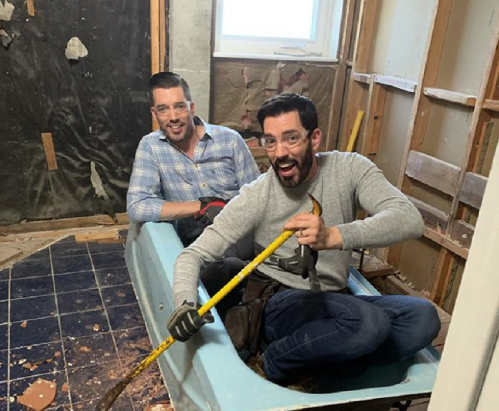 Braća blizanci nisu imali šta da jedu, a sada se kupaju u novcu! (FOTO)