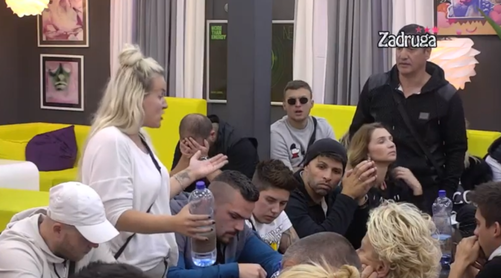 Ova zadrugarka je bila u vezi sa našim poznatim pevačem?! Zaprosio je, a ona ga odbila!