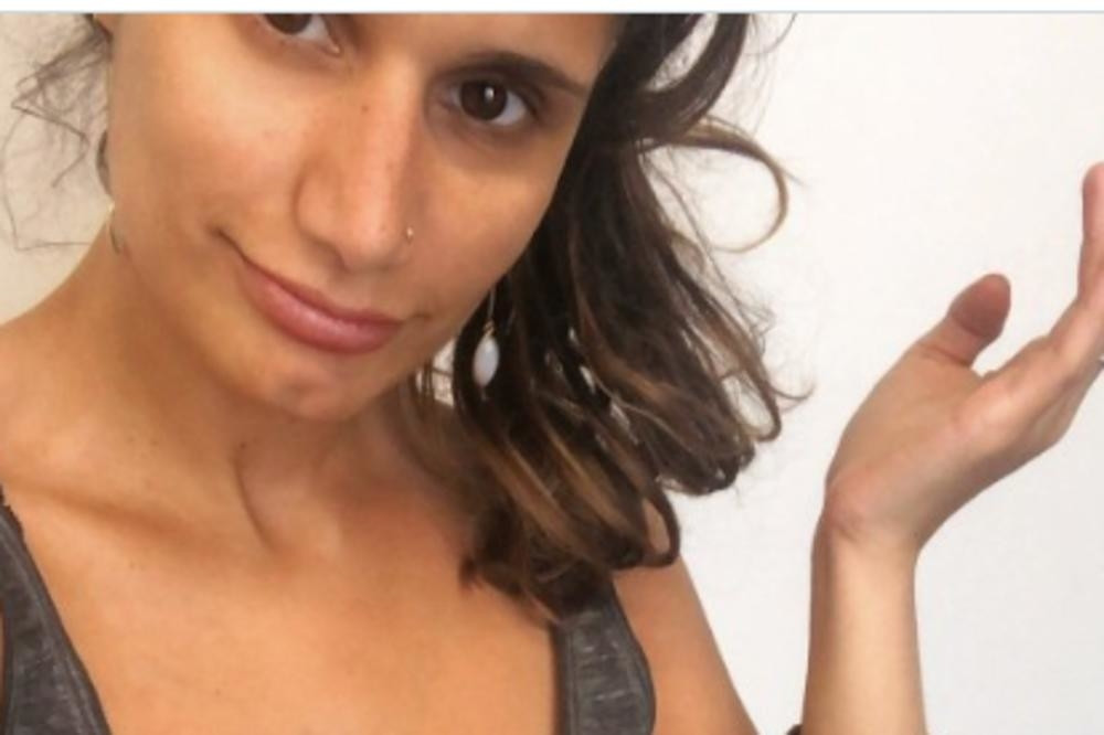 Nisu hteli da je puste u avion zbog onoga što je nosila! Šta vi mislite o njenoj garderobi? (FOTO)