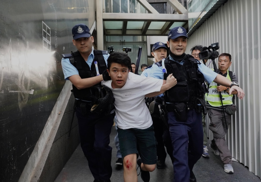 Novi sukob policije i demonstranata, zavladao opšti haos