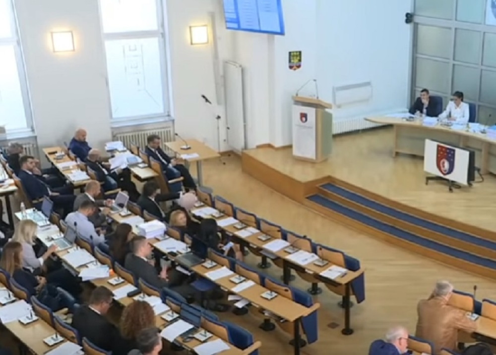 Poznati političar se snimao potpuno go, pa završio na po*no sajtu! Skandal kakav se ne pamti! (FOTO)