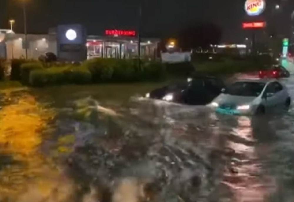 Žena nastradala u bujici! Uporna kiša napravila haos, naređena hitna evakuacija! (FOTO/ VIDEO)