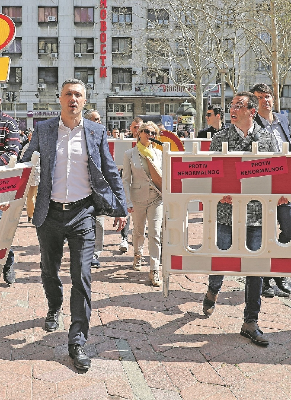 Lider Dveri sve ekstremniji što mu je stranka slabija, kao da se utrkuje sa predsednikom opštine Stari grad