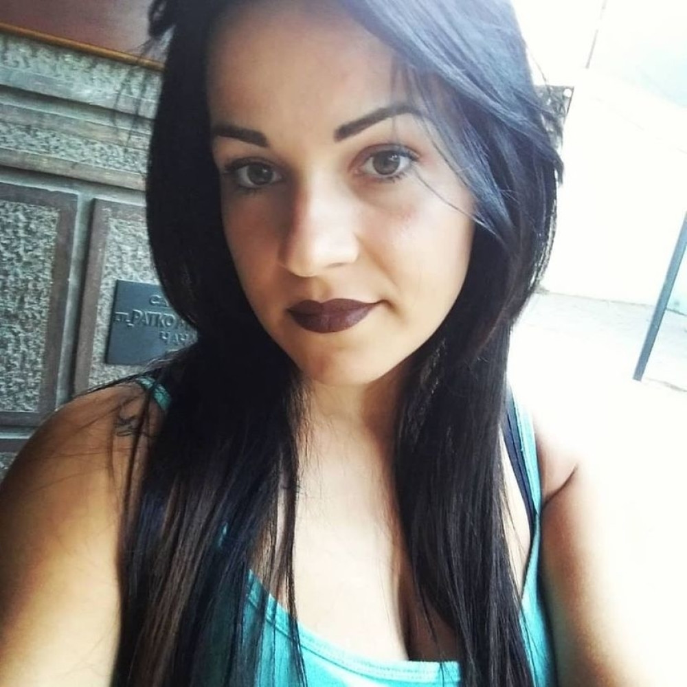 Majka male Nađe (2), preminule od morbila, objavila da je trudna: Usledile su nikad gnusnije pretnje! (FOTO)