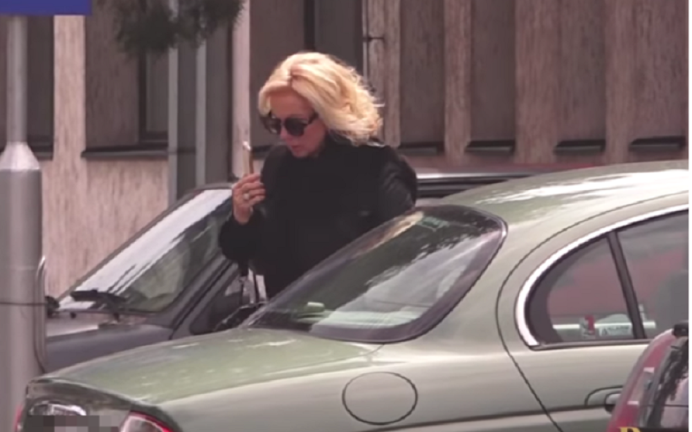 Lepa Brena pod punom opremom u izolaciji, a tu su i zlatan sat i štikle! (FOTO)