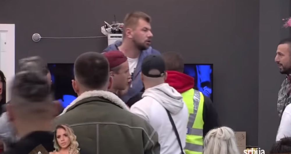 Janjuš divljački nasrnuo na Miljanu! Uputila strašne uvrede na račun njegove ćerke, pa nastao nezapamćen haos! (VIDEO)