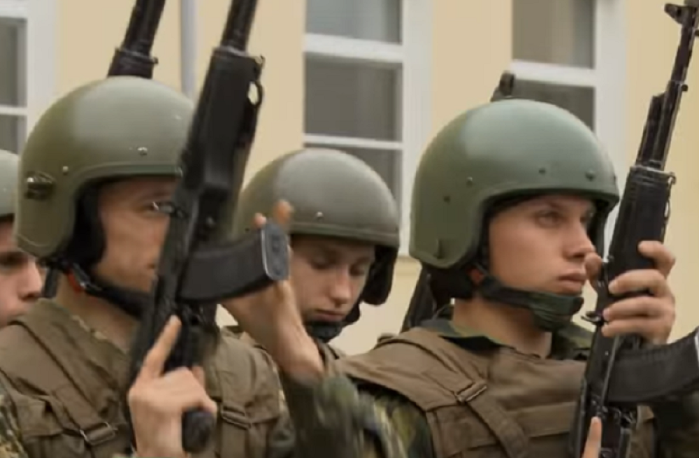 Putin ga obožava, teroristi i gerilci takođe, ali ne njegov lik već delo. Mnogi se nadaju da već gori u paklu (VIDEO)