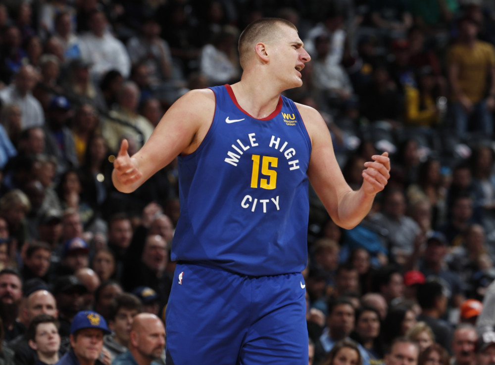 Jokiću svaki kontakt suđen kao faul, isplivali snimci koji pokazuju da nešto nije u redu... Da li su sudije nameštale Srbinu?!