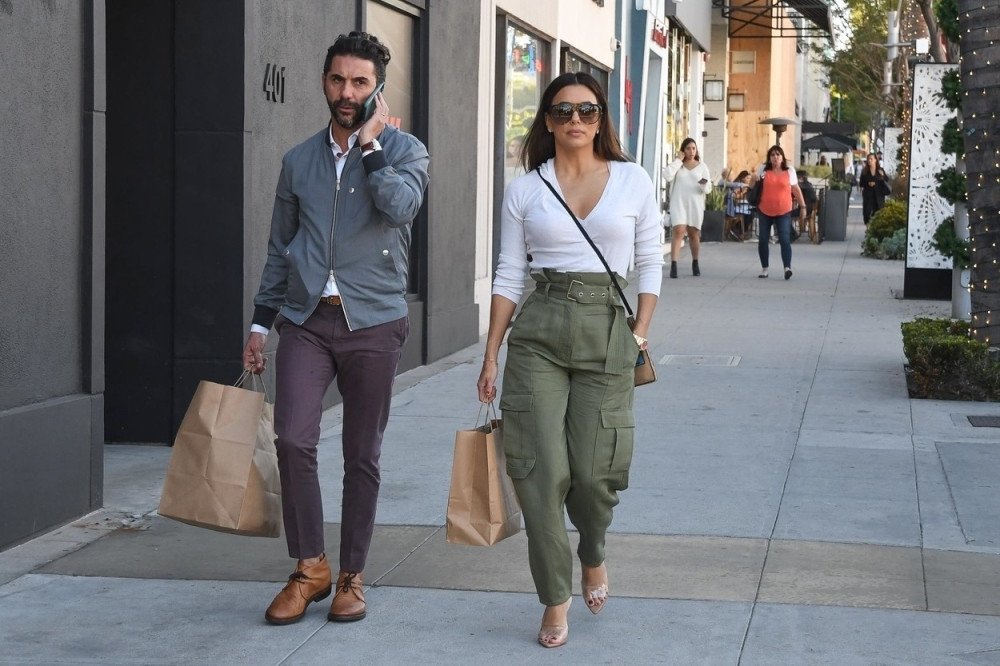 Eva Longorija prošetala apsolutni modni hit za ovu jesen/zimu!