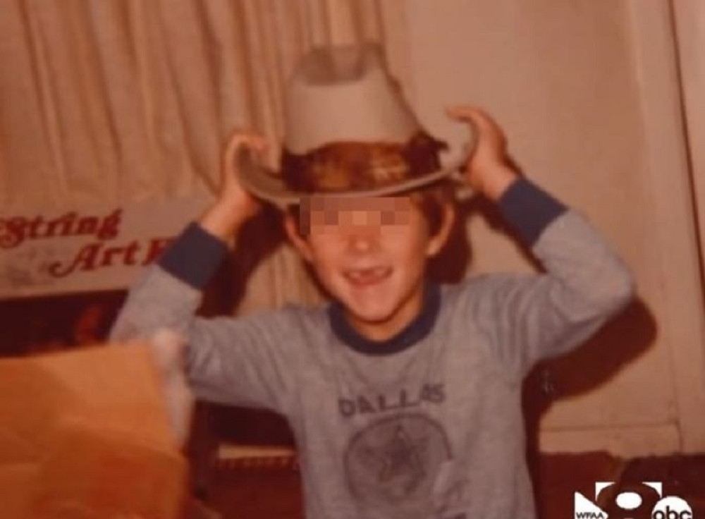 Dečak (15) se ubio pred celim razredom - pesmu o njemu slušali su milioni, a uništila je njegove roditelje!