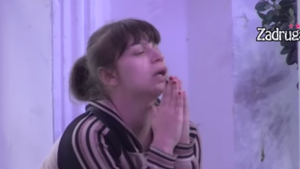 Pogledajte kako se Miljana moli Bogu za novac! Pala u trans dok je pričala želje! (VIDEO)