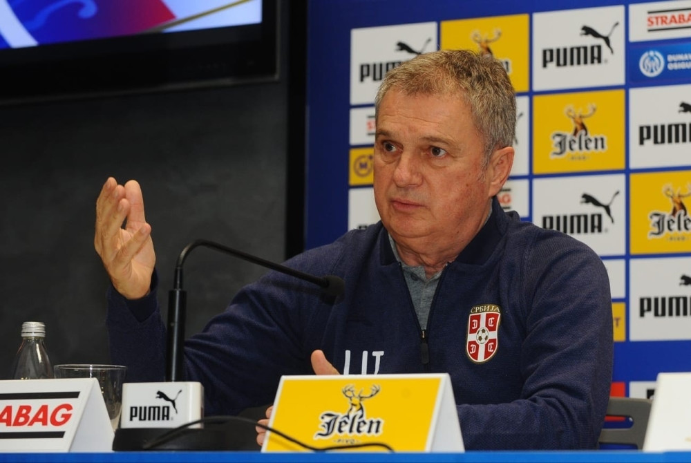 Ljubiša Tumbaković se popeo na stolicu, pevao iz sveg glasa u društvu Dragana Bjelogrlića i Nikole Koja (VIDEO)