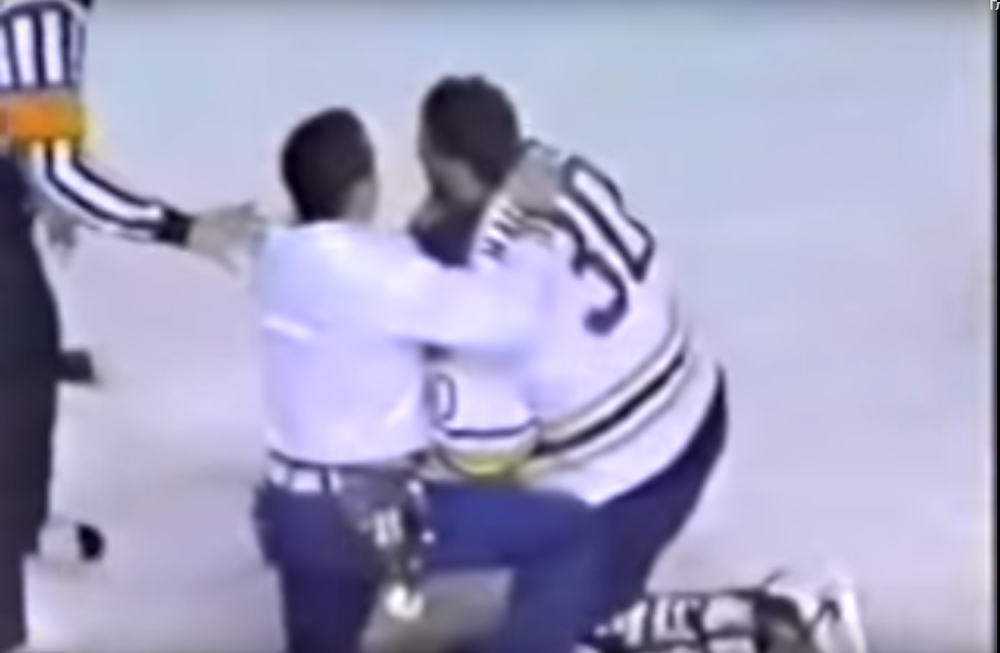 Dramatična životna priča hokejaša! Klizaljka mu prerezala grkljan usred meča, sledili poroci, depresija i želja za samoubistvom (VIDEO)