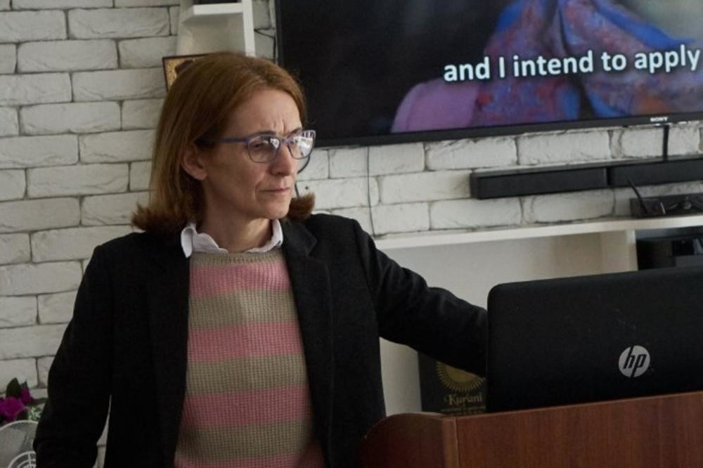 Potresni status profesorke Jasminke sve ostavio bez teksta! Ovo je sramota! (VIDEO)