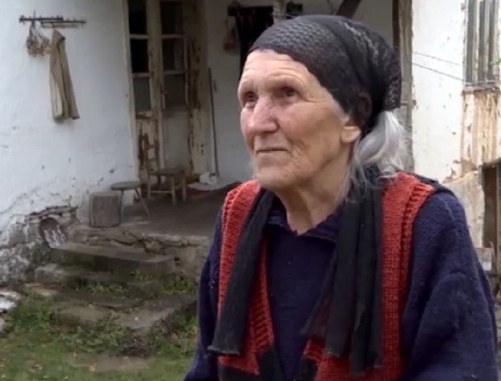 One su jedine stanovnice sela kod Grdelice! Ne pričaju godinama, a kad su novinari baka Branu pitali za komšinicu umalo nisu pocrkali od smeha!