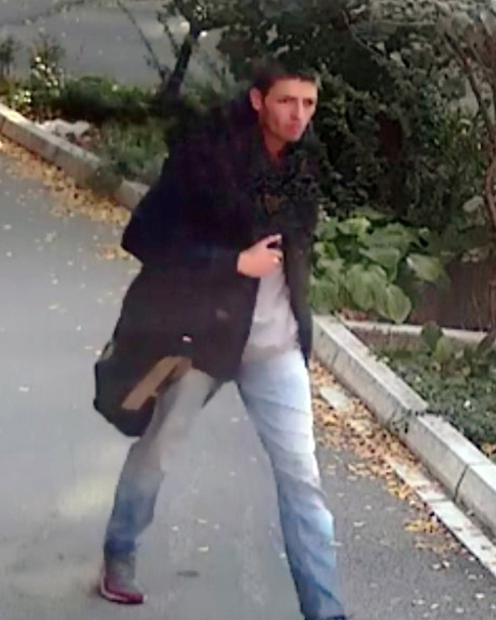 Manijak sa Vračara uleteo u toalet, uhvatio učenicu oko struka, a onda počeo da otkopčava šlic!