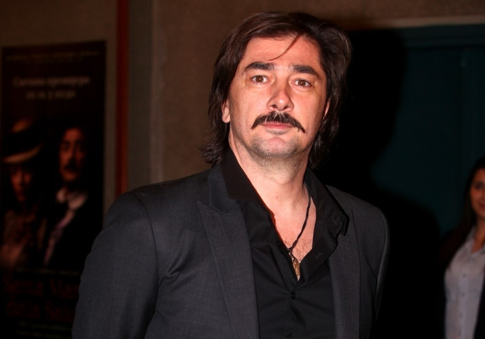 Prvi snimak Vojina Ćektovića nakon što je pao u nesvest: Evo gde se glumac pojavio i koga je došao da podrži! (VIDEO)