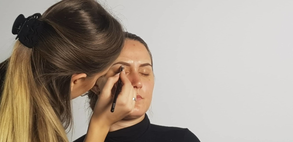 Iscrtajte pravilno obrve i usne uz samo par koraka!