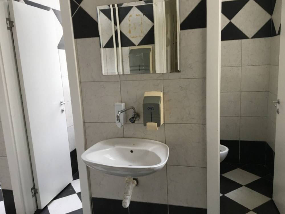 Nesrećna učenica Treće gimnazije za dlaku izbegla da bude silovana!