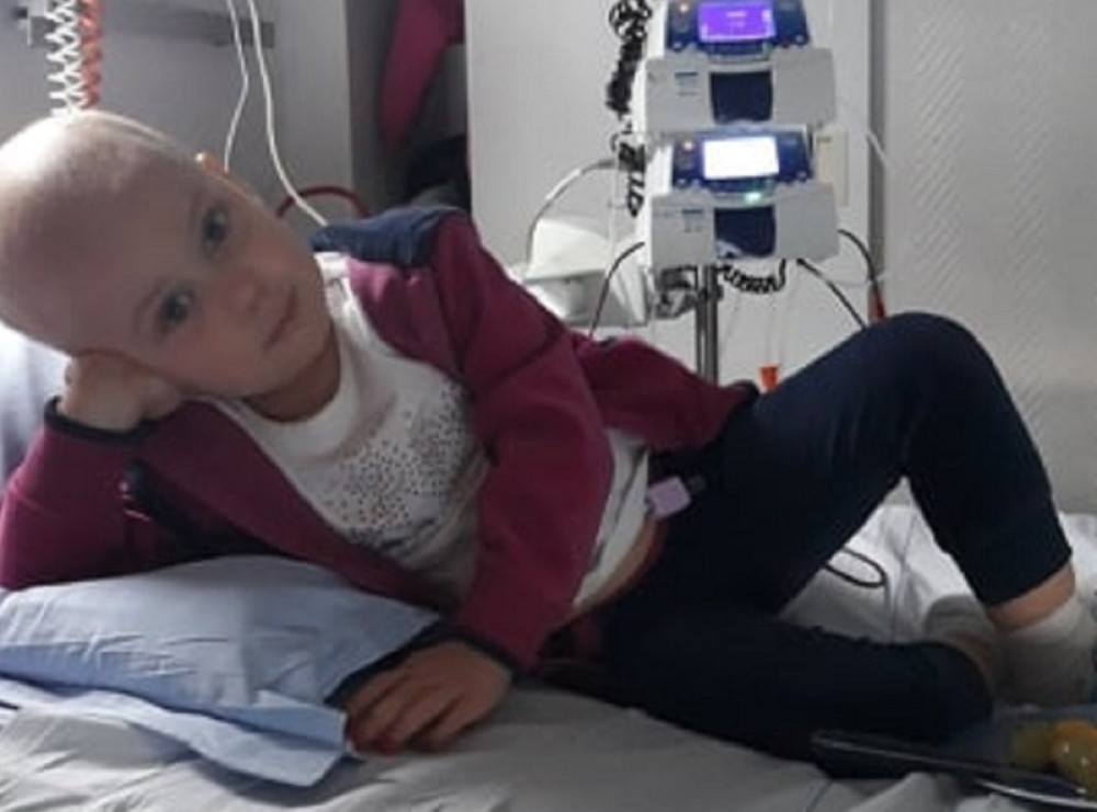 Majka Daliborka poslala apel: Molim vas, mi nemamo više od koga da tražimo pare, a mogu da je izleče u Parizu!