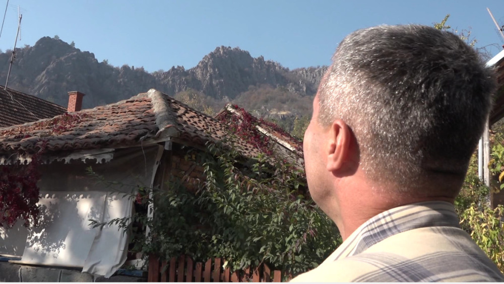 Ljudi iz čitave Srbije hrle da vide! Na mestu nekadašnjeg vulkana nalazi se magično selo! (FOTO)