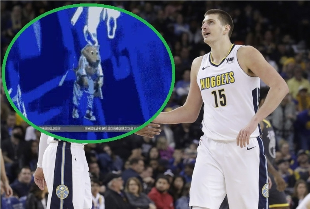 Denverova maskota obešena isprepadala sve navijače i igrače, spustili ga na parket pa mu ukazivali pomoć! (VIDEO)