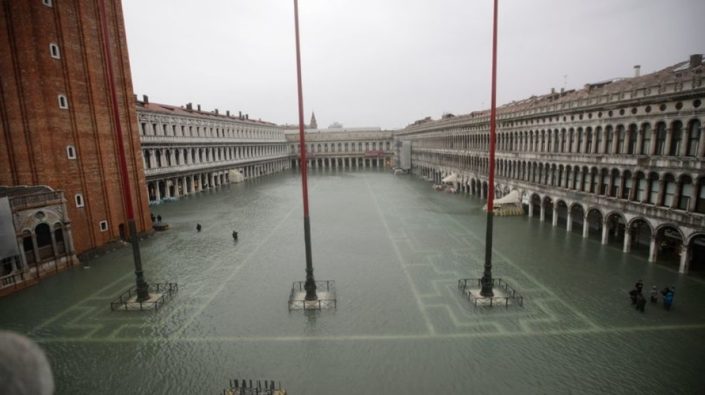 Potpuna katastrofa! Glavni trg zatvoren za turiste, grad ne zna šta će od količine vode!
